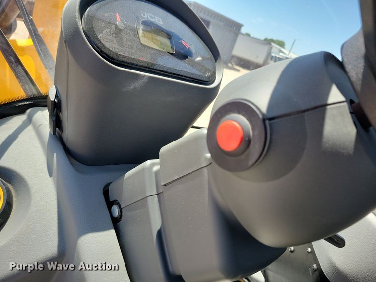 image for item DG0616 2022 JCB 407 wheel loader