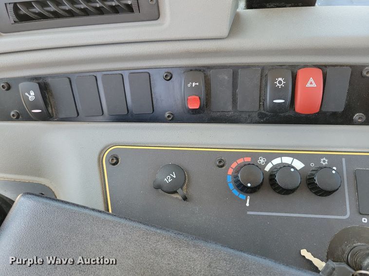 image for item DG0616 2022 JCB 407 wheel loader