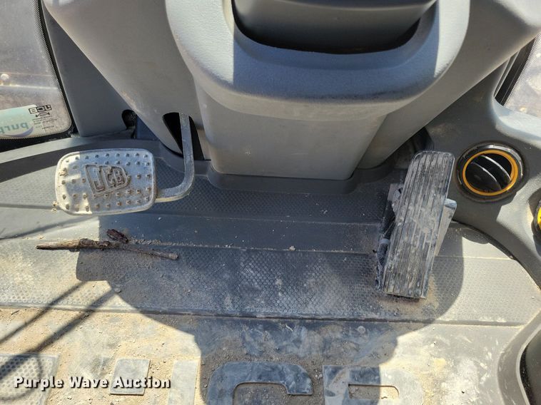 image for item DG0616 2022 JCB 407 wheel loader