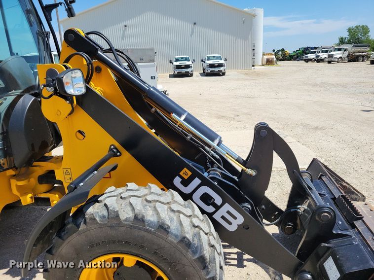 image for item DG0617 2022 JCB 407 wheel loader
