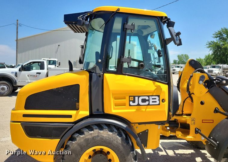 image for item DG0617 2022 JCB 407 wheel loader
