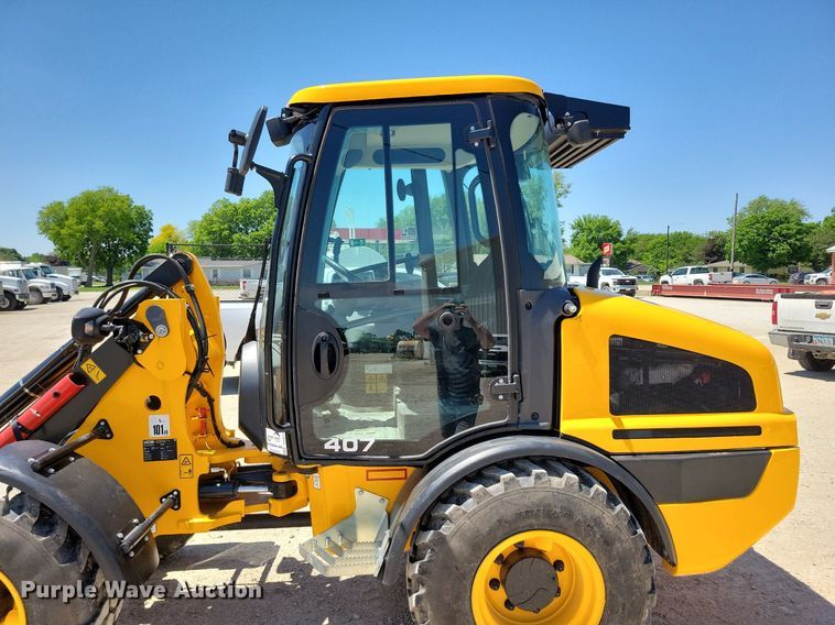 image for item DG0617 2022 JCB 407 wheel loader
