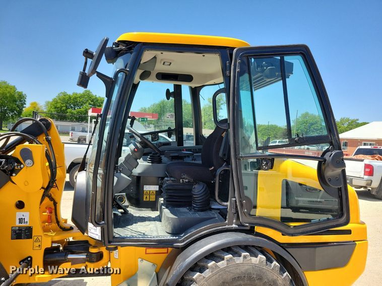 image for item DG0617 2022 JCB 407 wheel loader