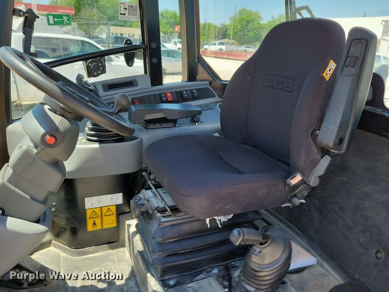 image for item DG0617 2022 JCB 407 wheel loader