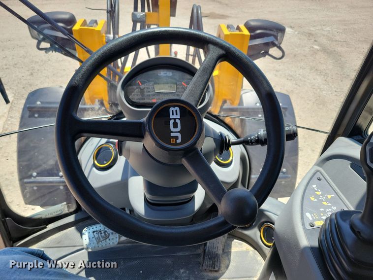 image for item DG0617 2022 JCB 407 wheel loader