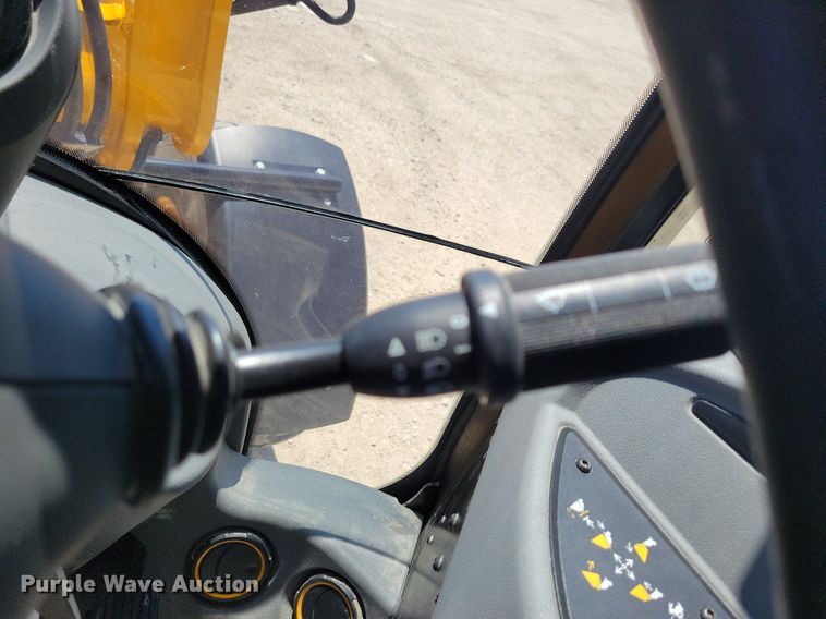 image for item DG0617 2022 JCB 407 wheel loader