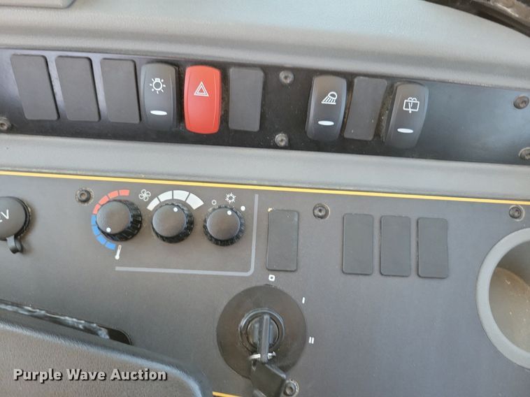 image for item DG0617 2022 JCB 407 wheel loader