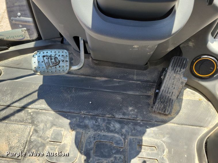 image for item DG0617 2022 JCB 407 wheel loader