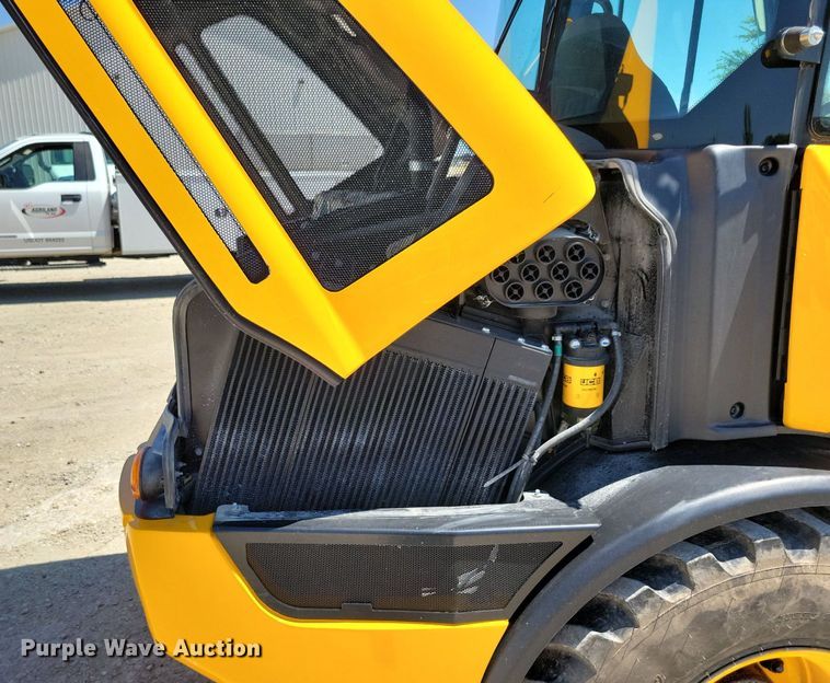image for item DG0617 2022 JCB 407 wheel loader
