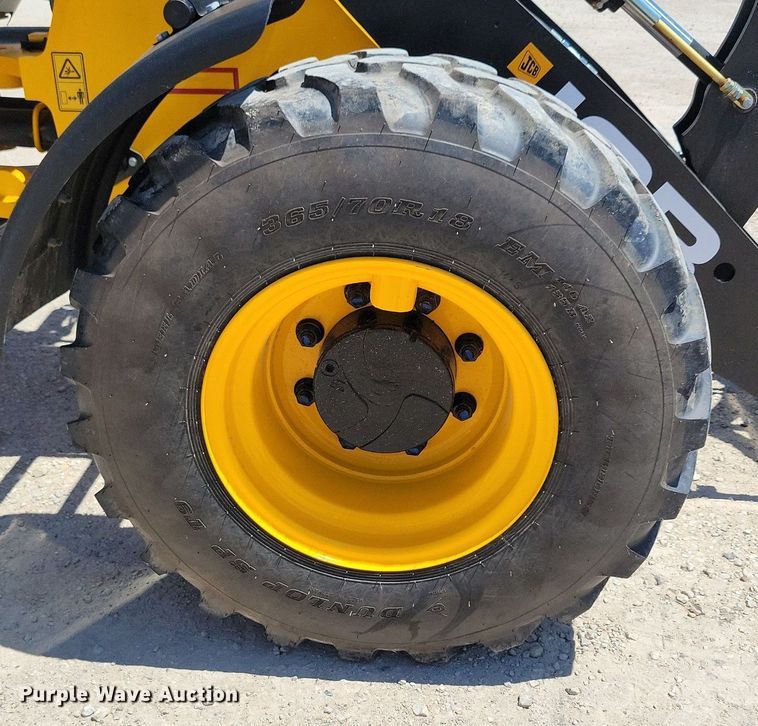 image for item DG0617 2022 JCB 407 wheel loader