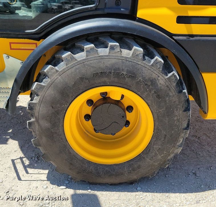 image for item DG0617 2022 JCB 407 wheel loader