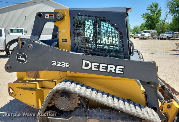 image for item DG0618 2018 John Deere 323E tracked skid steer loader
