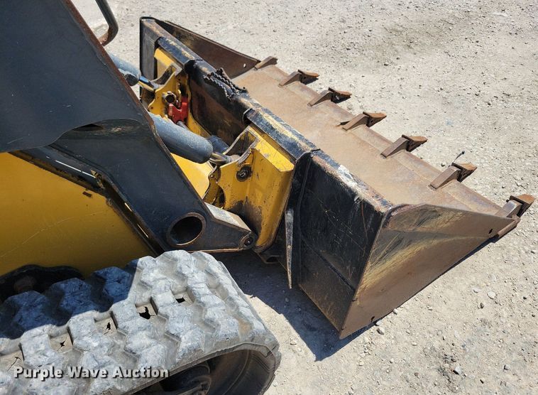 image for item DG0618 2018 John Deere 323E tracked skid steer loader