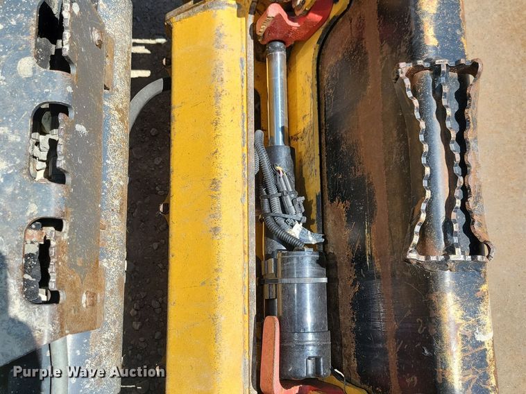 image for item DG0618 2018 John Deere 323E tracked skid steer loader