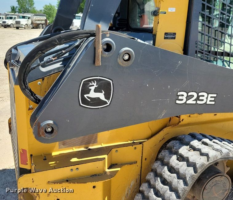 image for item DG0618 2018 John Deere 323E tracked skid steer loader
