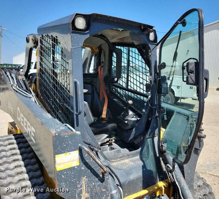 image for item DG0618 2018 John Deere 323E tracked skid steer loader