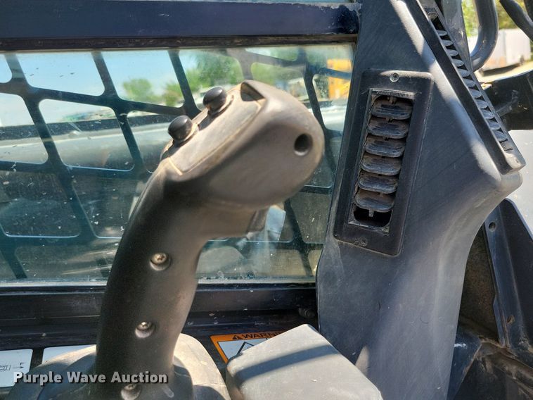 image for item DG0618 2018 John Deere 323E tracked skid steer loader