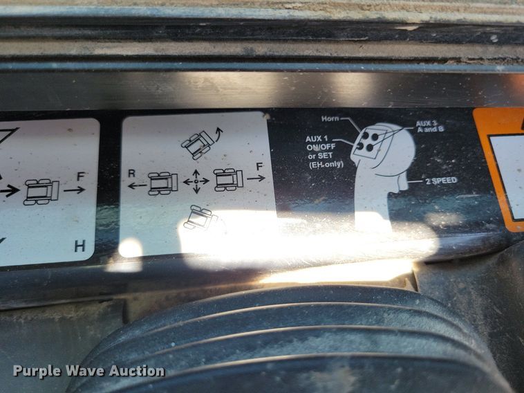 image for item DG0618 2018 John Deere 323E tracked skid steer loader