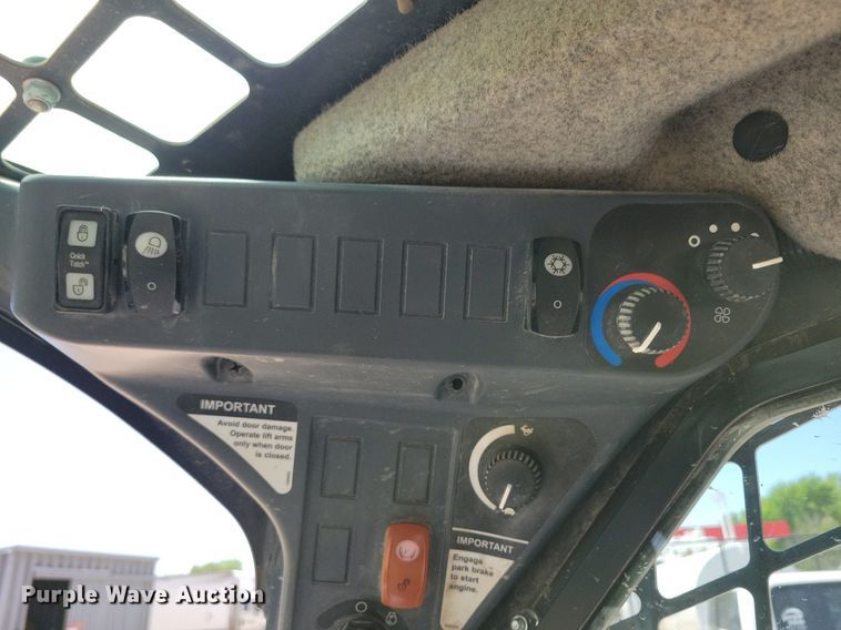 image for item DG0618 2018 John Deere 323E tracked skid steer loader