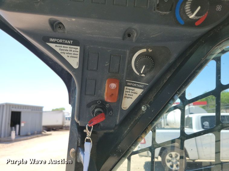 image for item DG0618 2018 John Deere 323E tracked skid steer loader