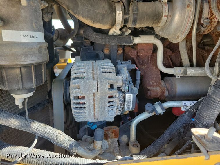 image for item DG0618 2018 John Deere 323E tracked skid steer loader