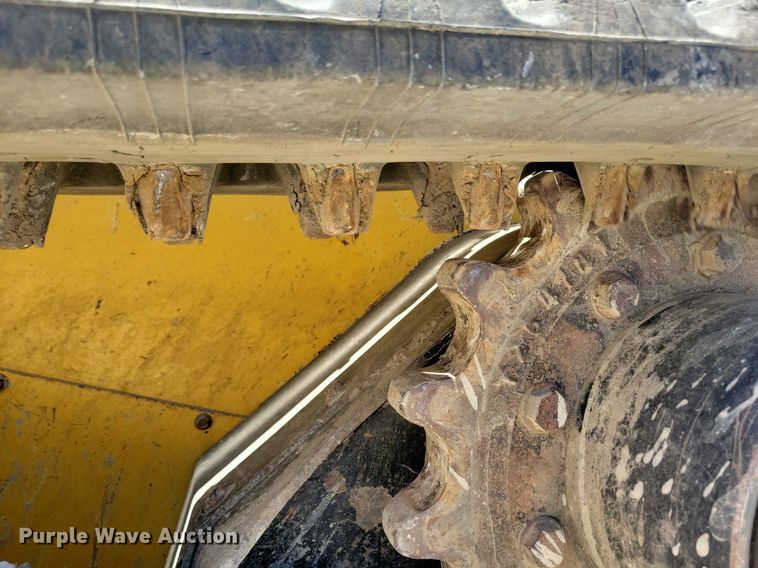 image for item DG0618 2018 John Deere 323E tracked skid steer loader