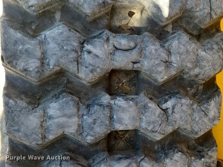 image for item DG0618 2018 John Deere 323E tracked skid steer loader