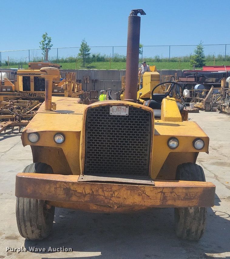 image for item DG0620 John Deere 760 scraper tractor