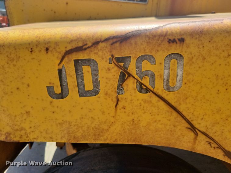 image for item DG0620 John Deere 760 scraper tractor
