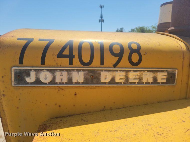 image for item DG0620 John Deere 760 scraper tractor