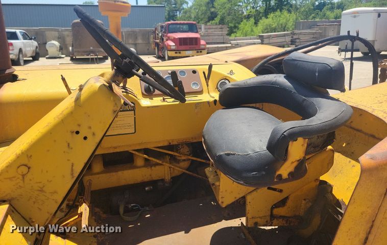 image for item DG0620 John Deere 760 scraper tractor