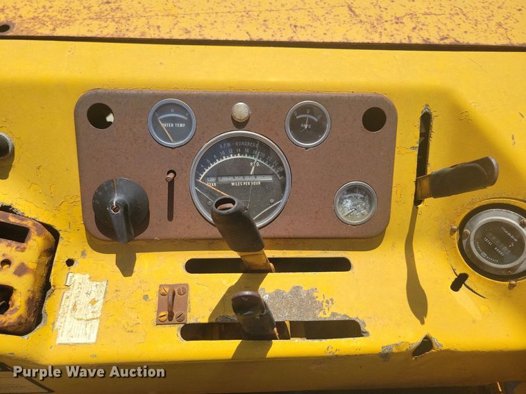 image for item DG0620 John Deere 760 scraper tractor