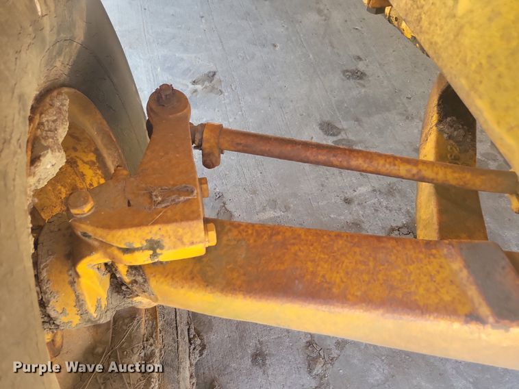 image for item DG0620 John Deere 760 scraper tractor