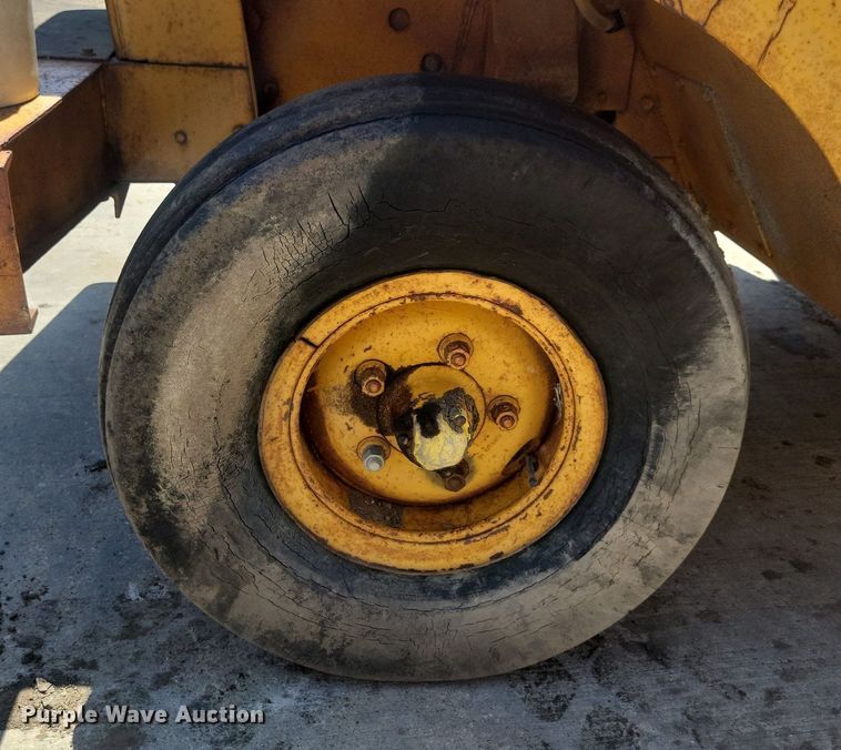 image for item DG0620 John Deere 760 scraper tractor