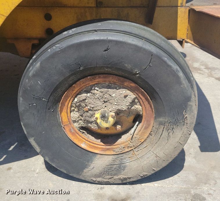 image for item DG0620 John Deere 760 scraper tractor