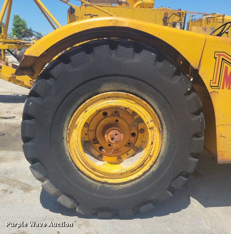 image for item DG0620 John Deere 760 scraper tractor