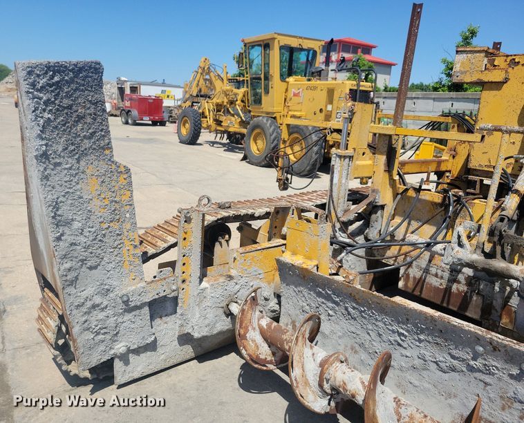 image for item DG0622 Slipform paver