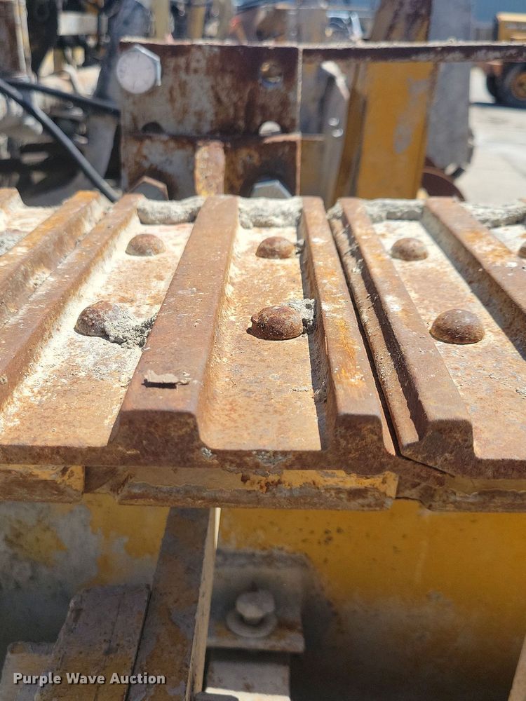 image for item DG0622 Slipform paver