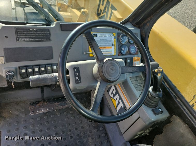 image for item DG0633 1997 Caterpillar TH63 telehandler