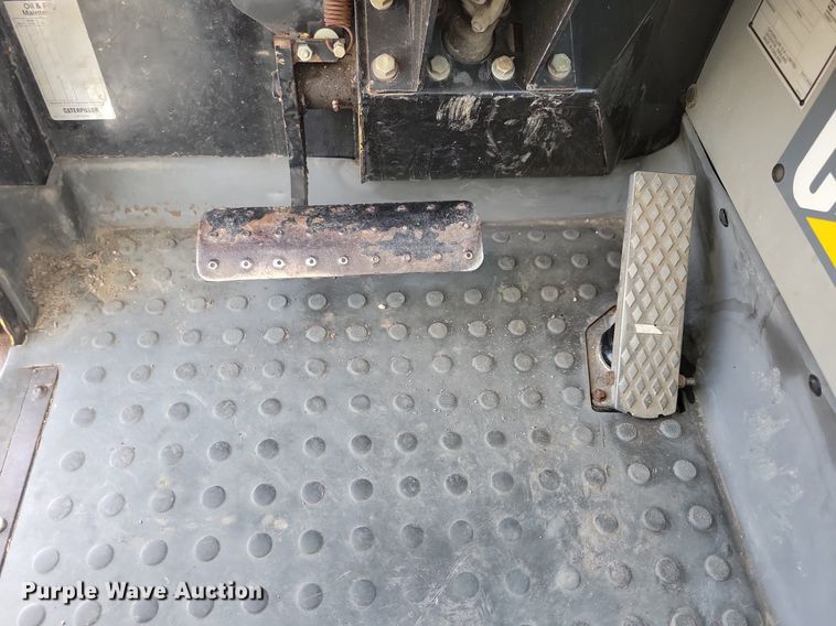 image for item DG0633 1997 Caterpillar TH63 telehandler