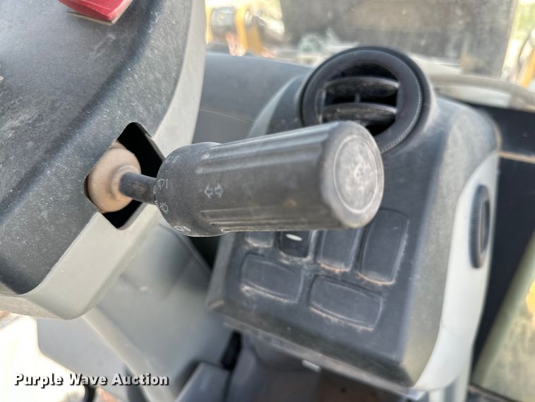 image for item DK6606 2014 Caterpillar 420FIT backhoe