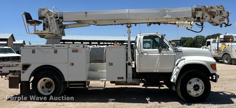 image for item DK6629 1997 Ford F800 digger derrick truck