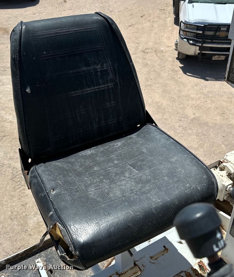 image for item DK6629 1997 Ford F800 digger derrick truck