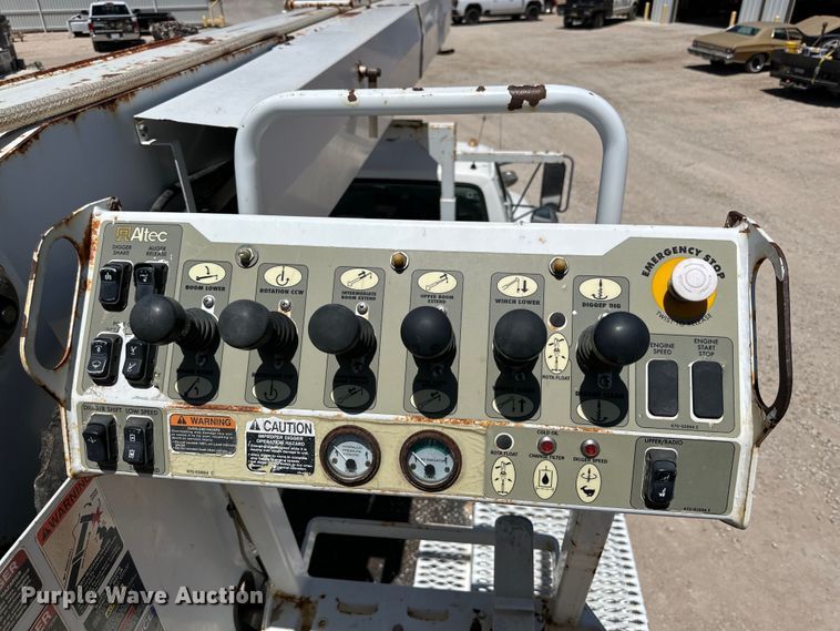 image for item DK6629 1997 Ford F800 digger derrick truck