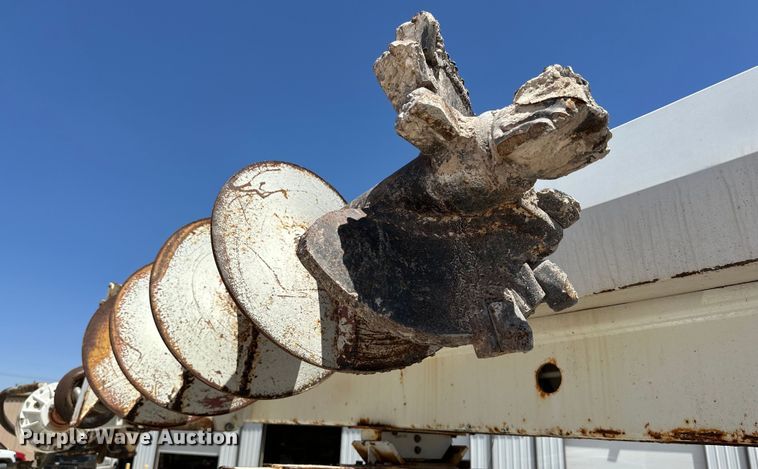 image for item DK6629 1997 Ford F800 digger derrick truck