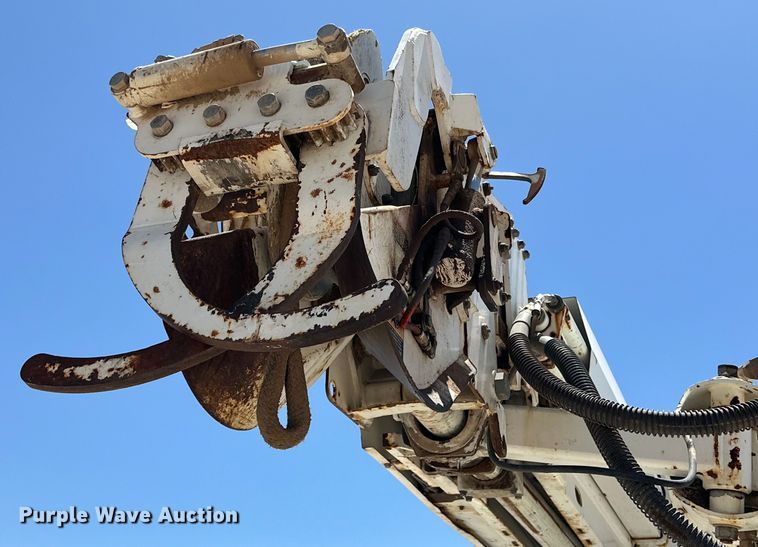 image for item DK6629 1997 Ford F800 digger derrick truck