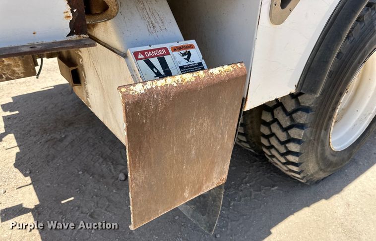 image for item DK6629 1997 Ford F800 digger derrick truck