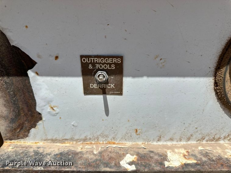 image for item DK6629 1997 Ford F800 digger derrick truck