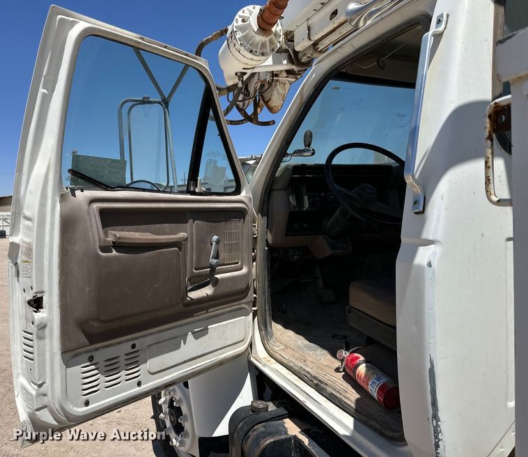 image for item DK6629 1997 Ford F800 digger derrick truck
