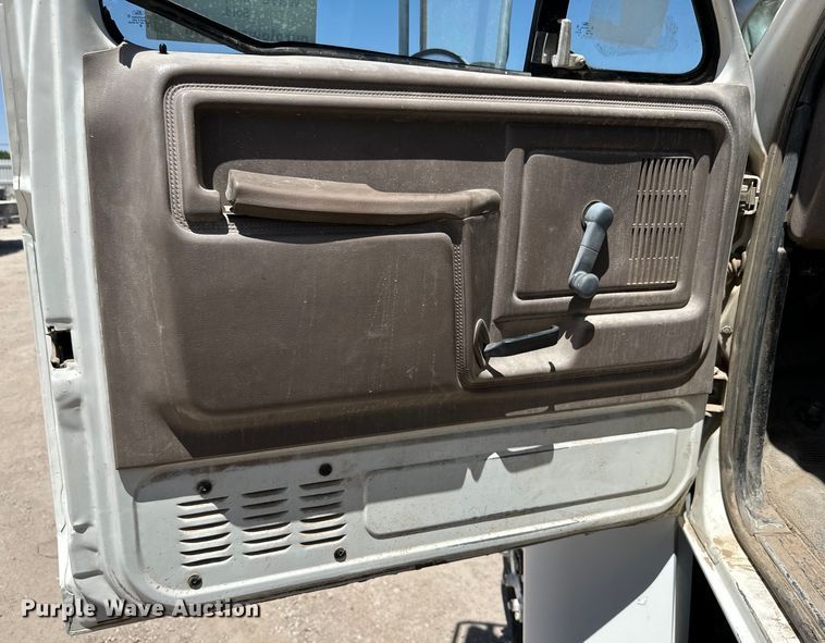 image for item DK6629 1997 Ford F800 digger derrick truck